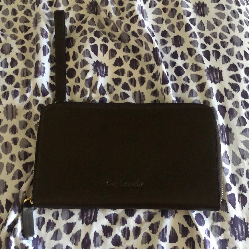 Guy Laroche Dark Brown Leather Travel Wallet - Picture 8 of 9